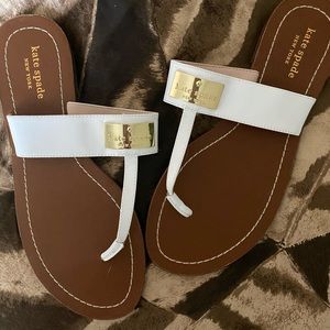 Kate Spade white thong sandals Size:8